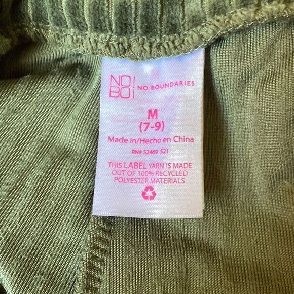 No boundaries, women’s flare wide, leg, sage, green textured, pants, size medium - Picture 4 of 4